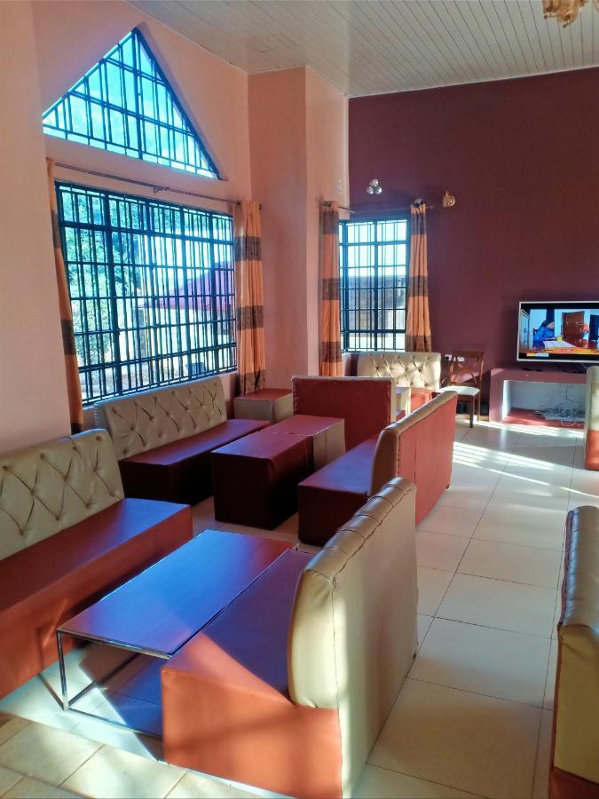 The Peak Meadows Hotel 尼耶利 外观 照片