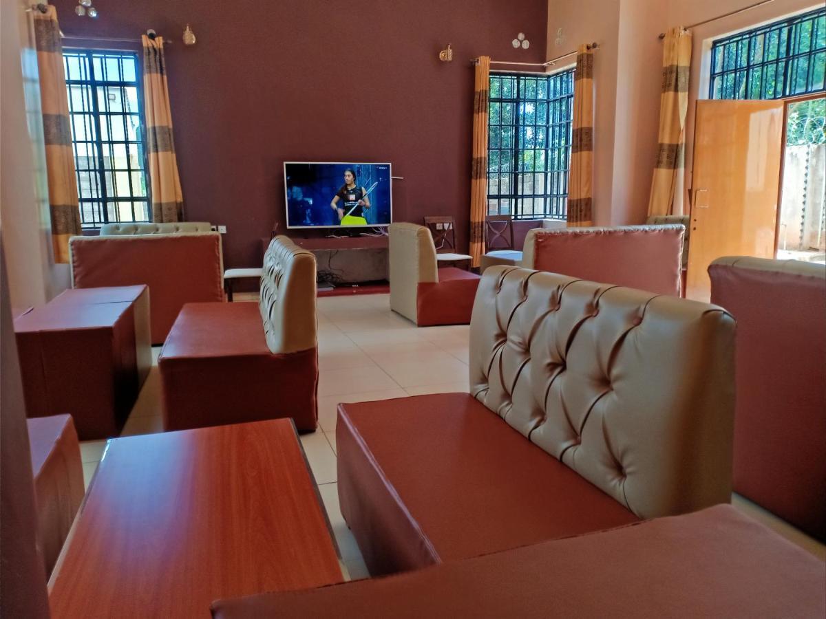 The Peak Meadows Hotel 尼耶利 外观 照片